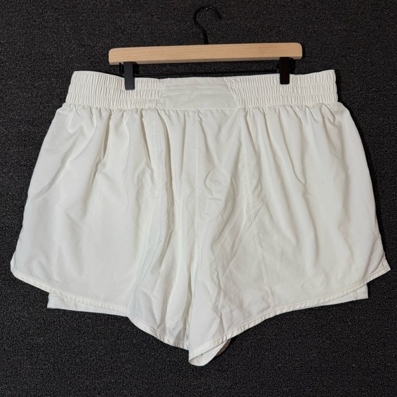 Nike Dri-FIT White Shorts with Built in Compression Shorts, Womens 2X - Picture 7 of 9